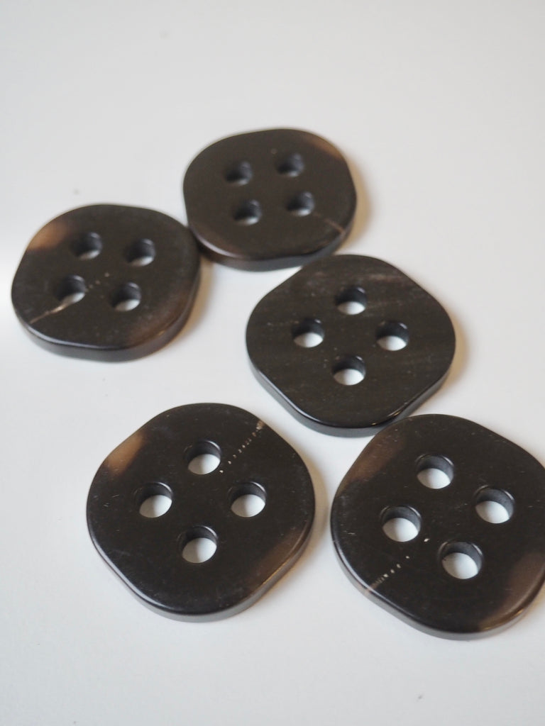Dark Brown Horn Rounded Square Button 41mm/65L