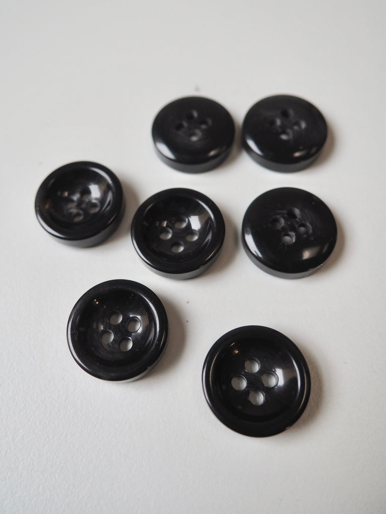 Charcoal Faux-Horn Indented Buttons 20mm/32L