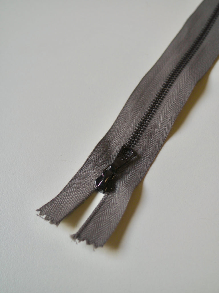 Riri 60cm/23inch Narrow Gunmetal Metal Teeth Zips