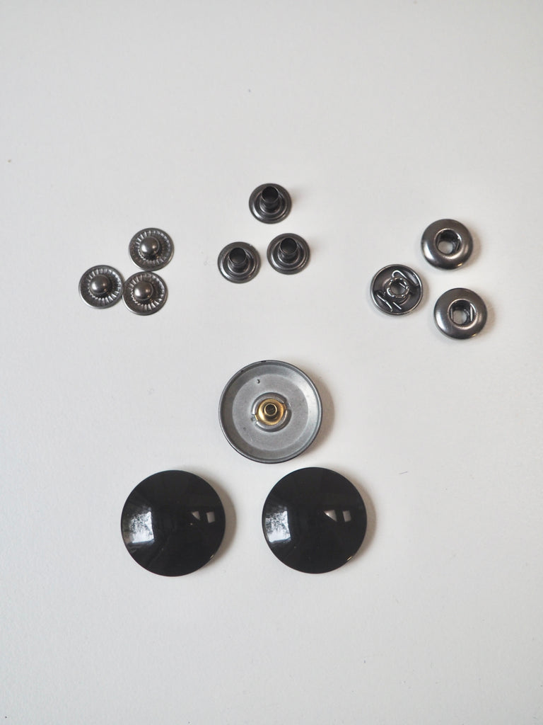 Shiny Black Press Studs 23mm/36L