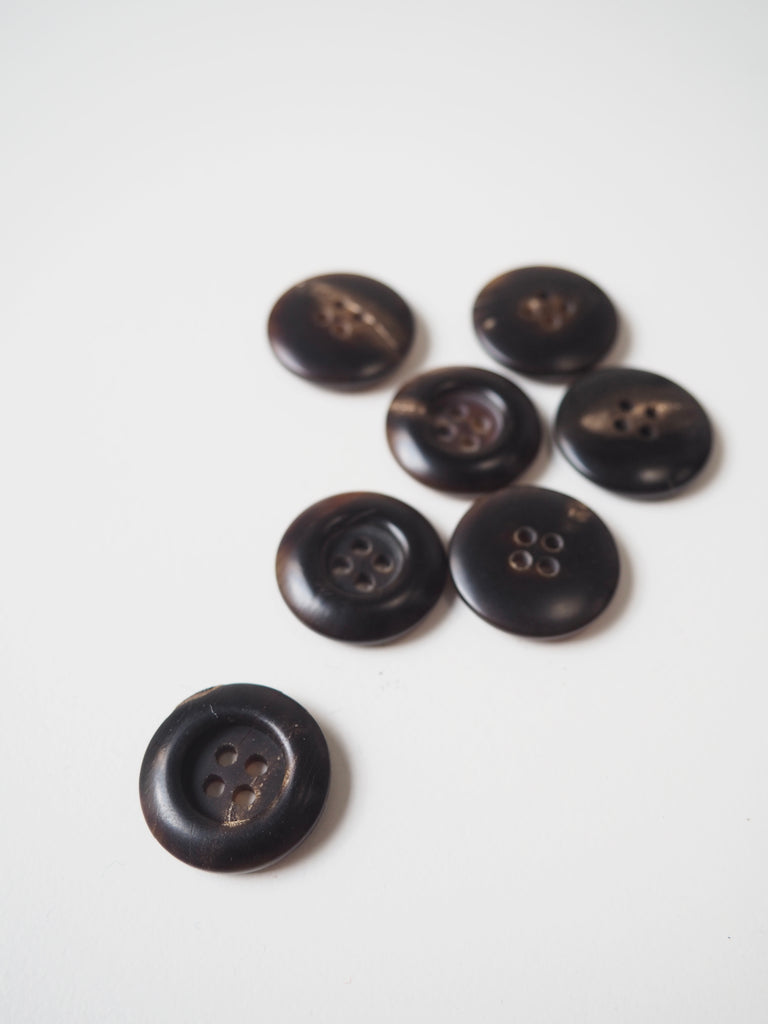 Dark Brown Horn Buttons 20mm/32L