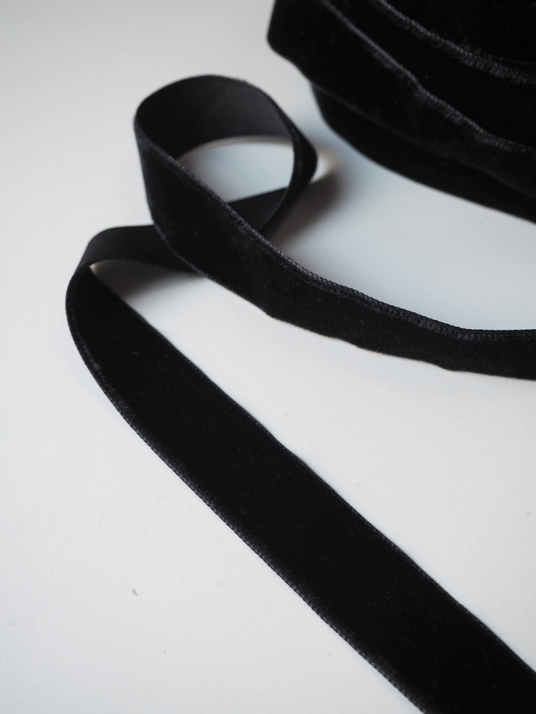 Black Velvet Ribbon 23mm