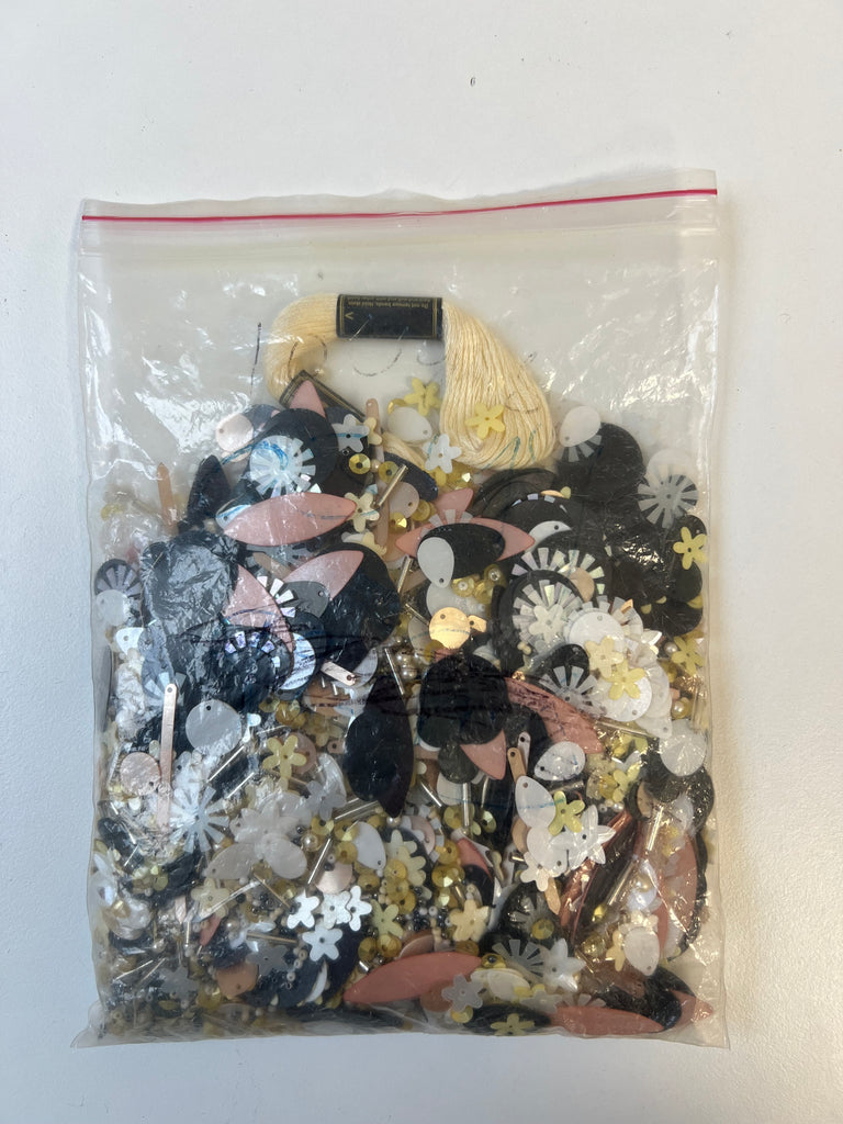 Mix Sequins + Beads + Thread 177g