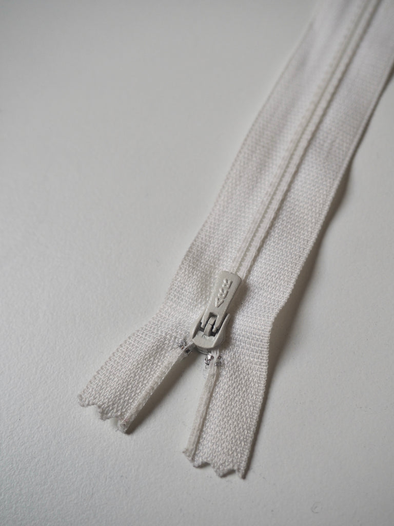 22cm/8.5inch Concealed Plastic Teeth Zips