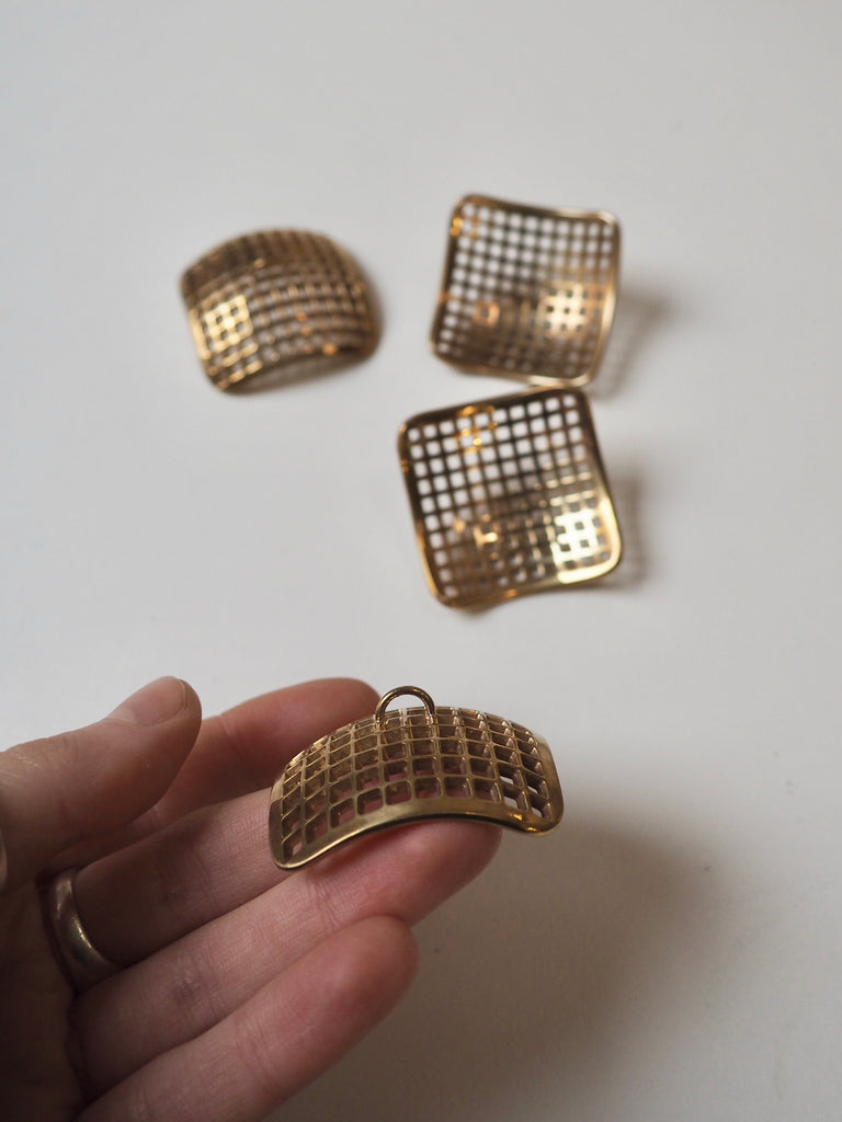 Gold Basketweave Shank Buttons 40mm/62L