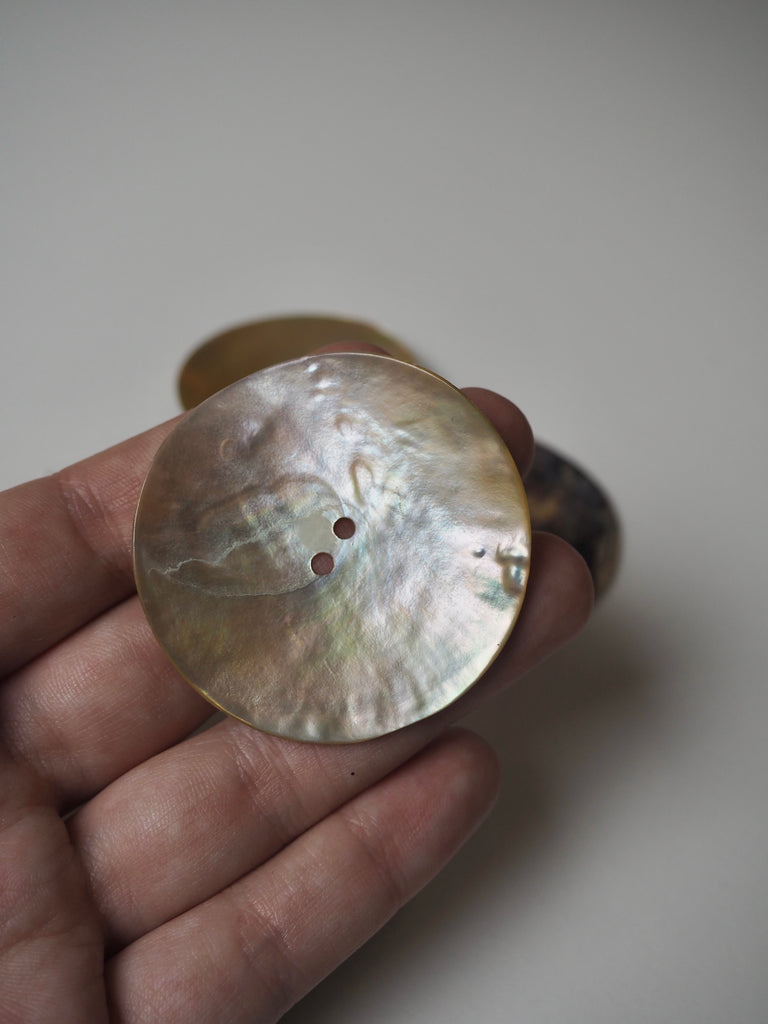 Mother of Pearl Shell Buttons 51mm/80L