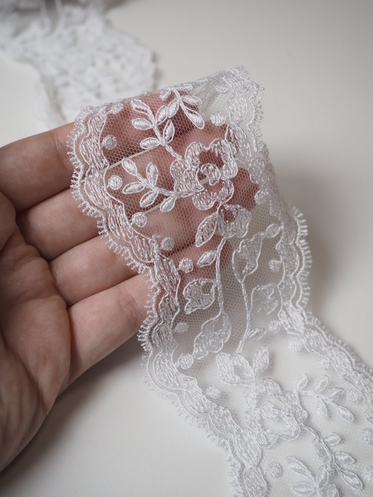 White Rose Garland Scallop Lace Trim 6cm