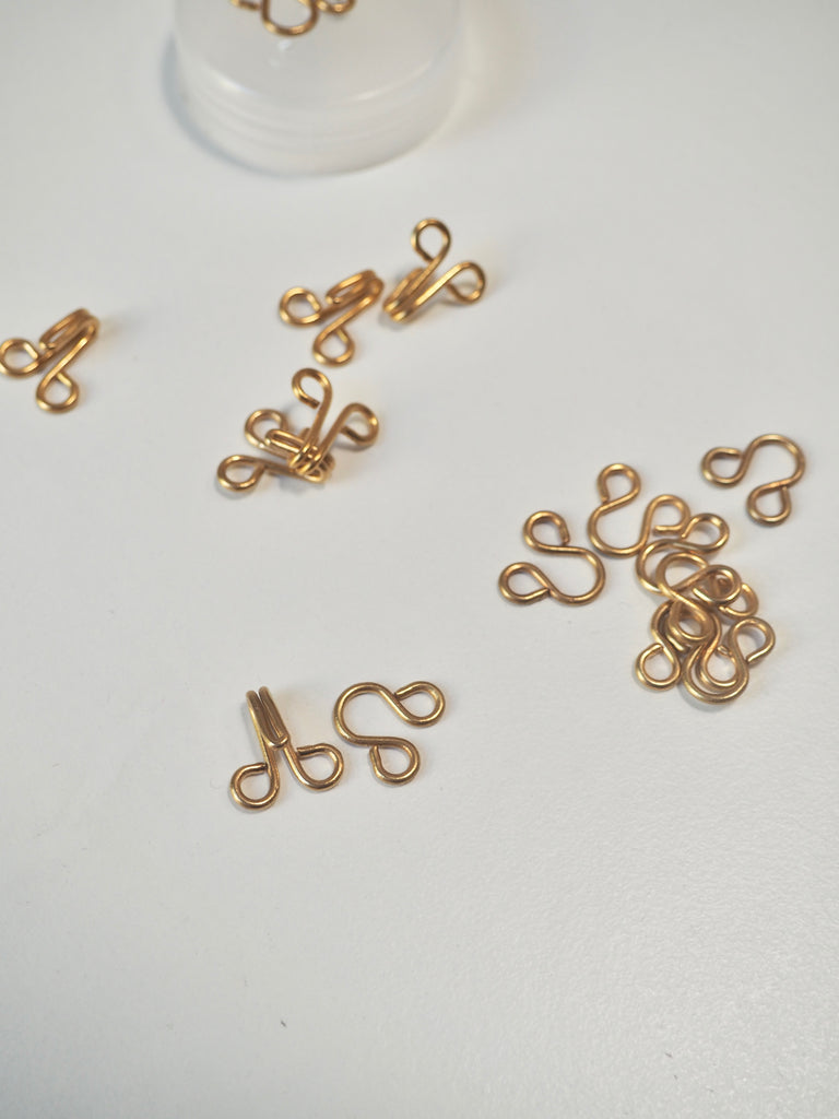Gold Metal Hook + Eye 14mm