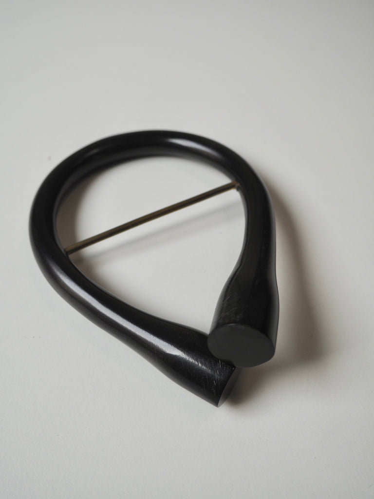 Black Twisted Horseshoe Slider 7cm