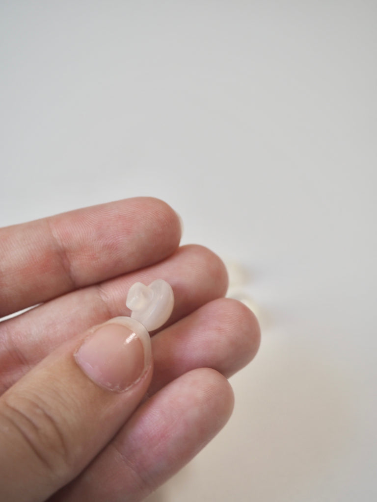 Ivory Iridescent Plastic Shank Buttons 11mm/18L