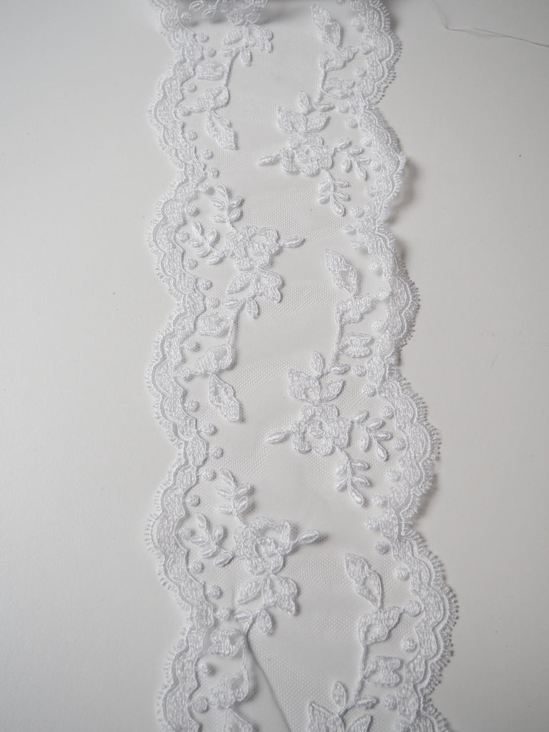 White Rose Garland Scallop Lace Trim 10cm