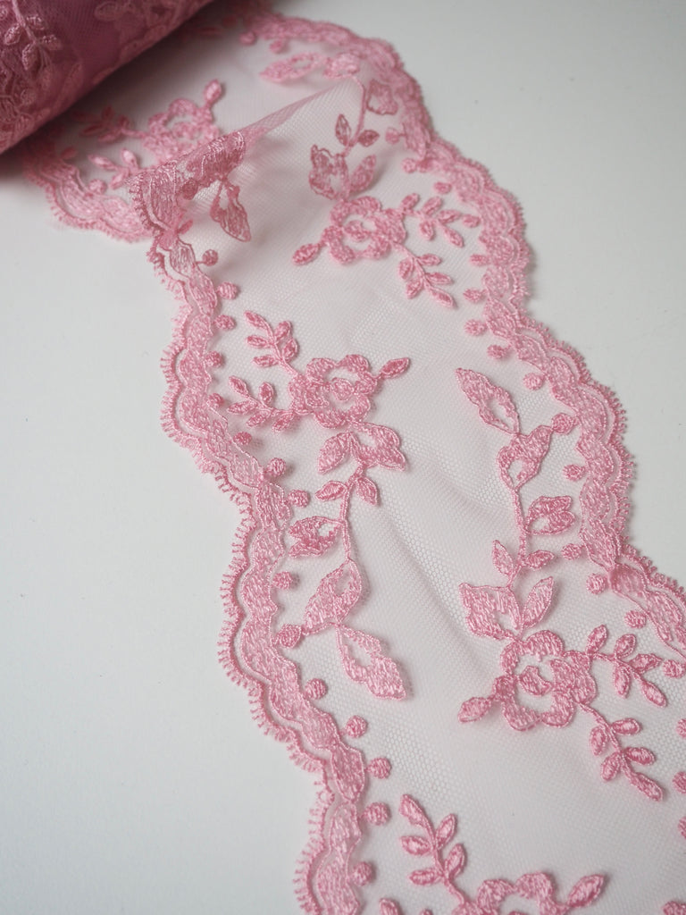 Bubblegum Rose Garland Scallop Lace Trim 10cm