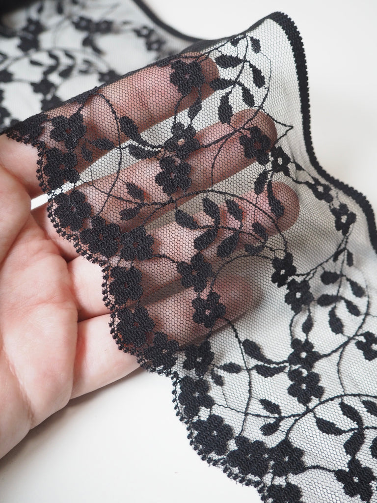 Black Trailing Flower Scallop Lace Trim