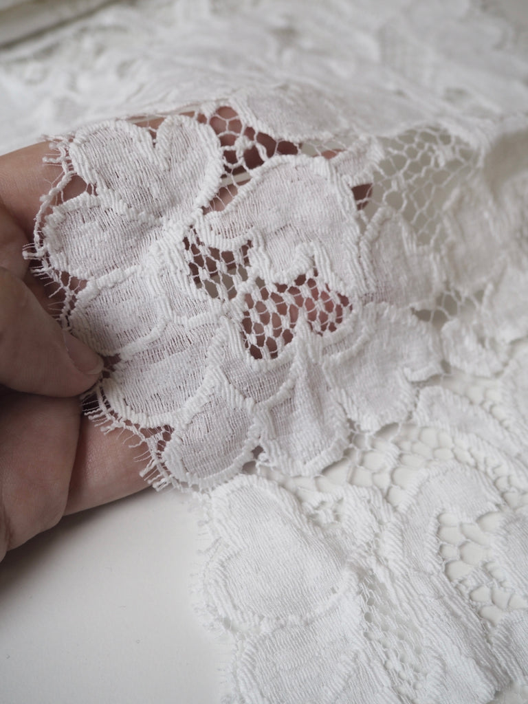 White Leafy Scallop French Lace Trim 19cm