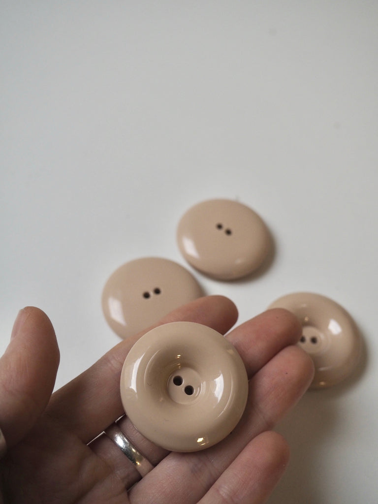 Beige Chunky Rimmed Buttons 34mm/54L