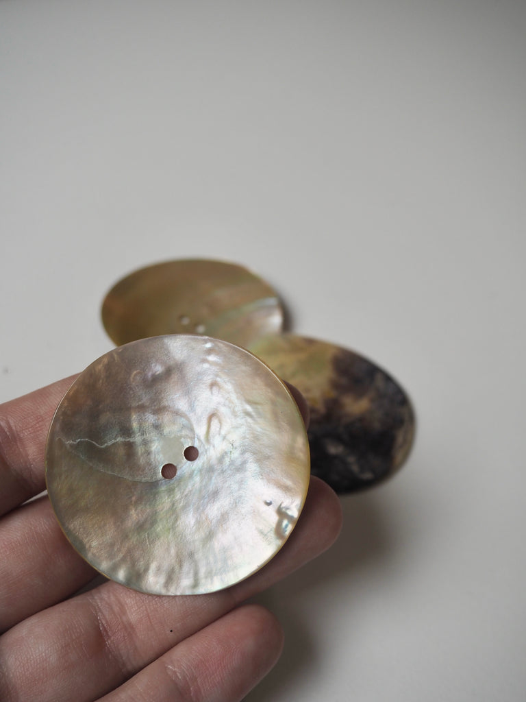 Mother of Pearl Shell Buttons 51mm/80L