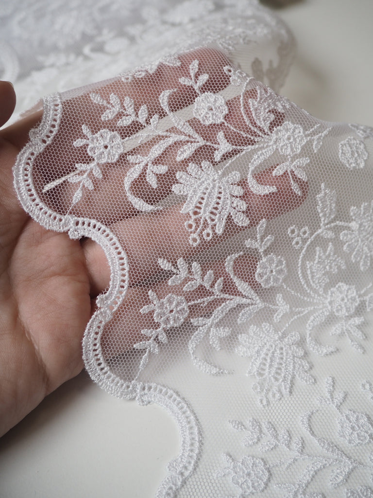 Aphrodite White Lace Trim 13cm