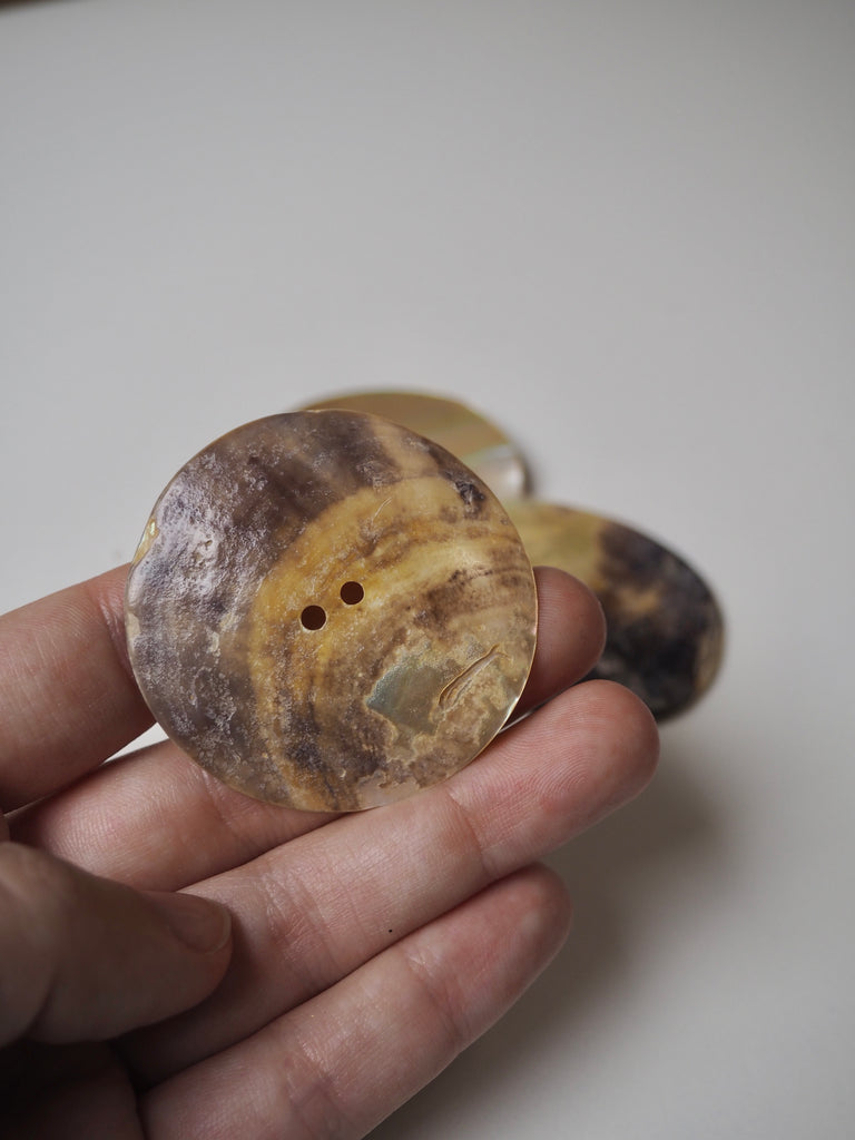 Mother of Pearl Shell Buttons 51mm/80L