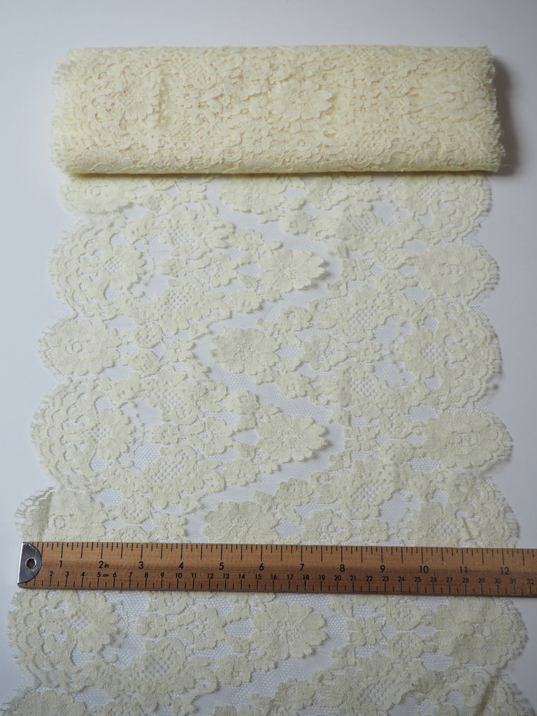 Pale Yellow Wave Scallop Lace Trim 29cm