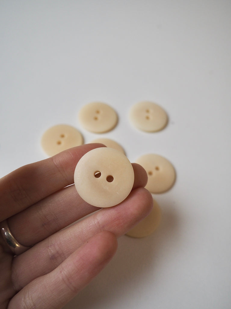 Natural Cream Corozo Buttons 25mm/40L
