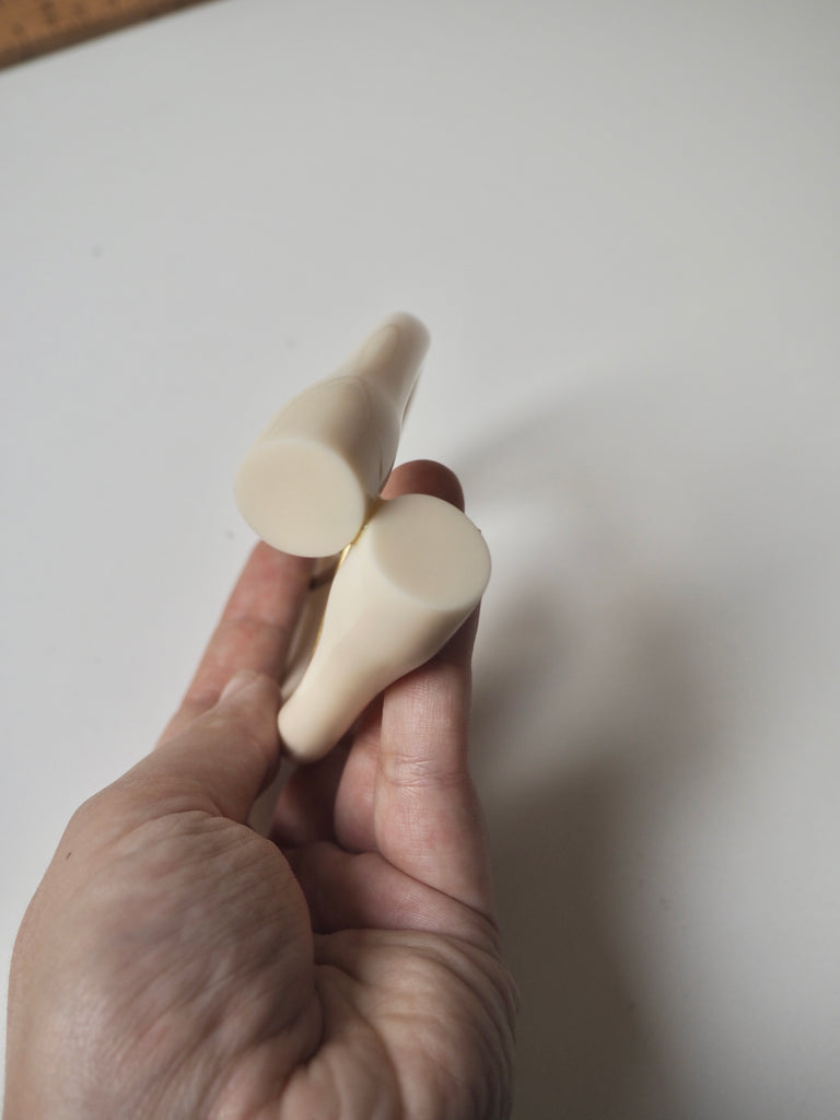 Ivory Twisted Horseshoe Buckle 7cm