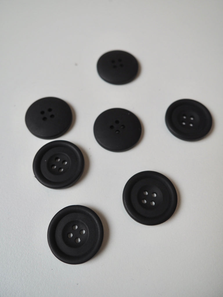 Black Rimmed Corozo Buttons 25mm/40L