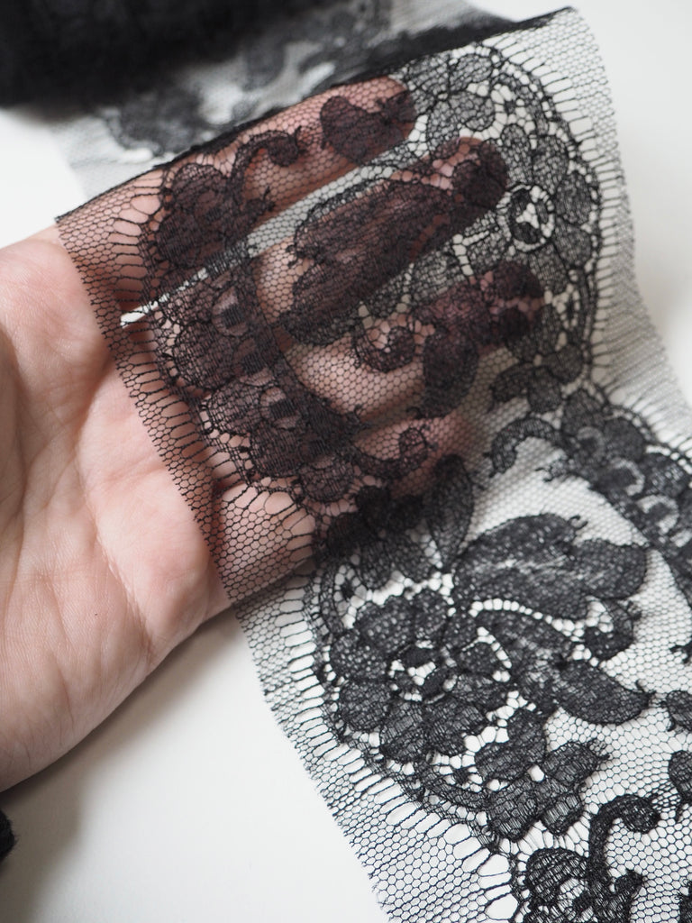 Black Fine Filigree Scallop Lace Trim 11cm