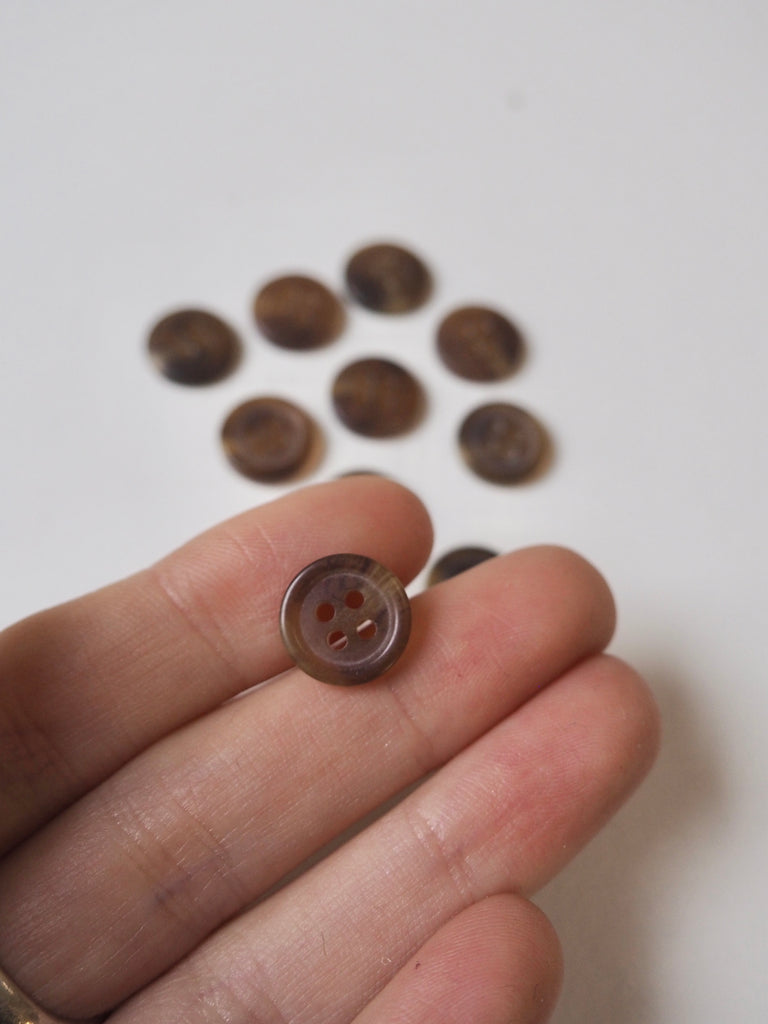 Faux-Horn Buttons 12mm/18L