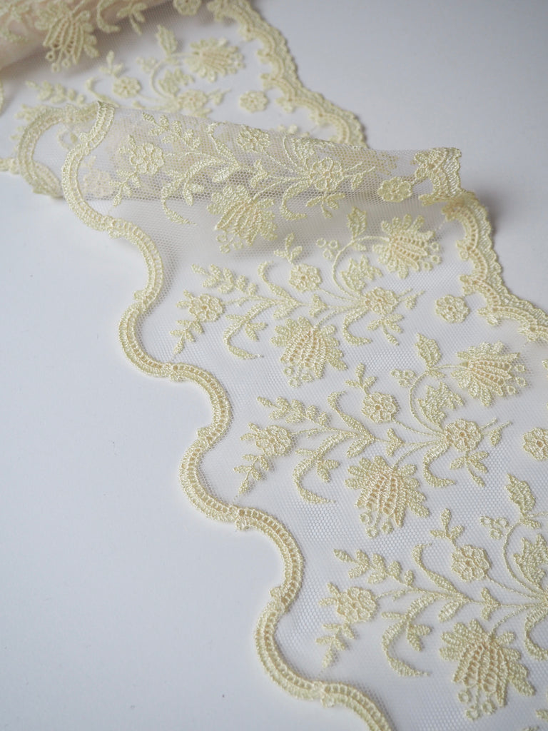 Aphrodite Yellow Lace Trim 13cm