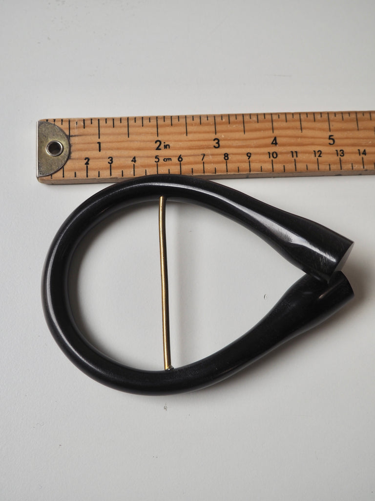 Black Twisted Horseshoe Slider 7cm