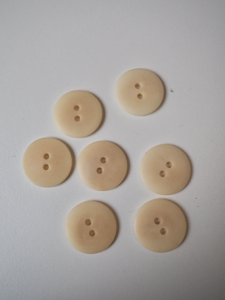 Natural Cream Corozo Buttons 25mm/40L
