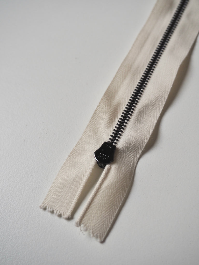 Riri 60cm/23inch Narrow Gunmetal Metal Teeth Zips