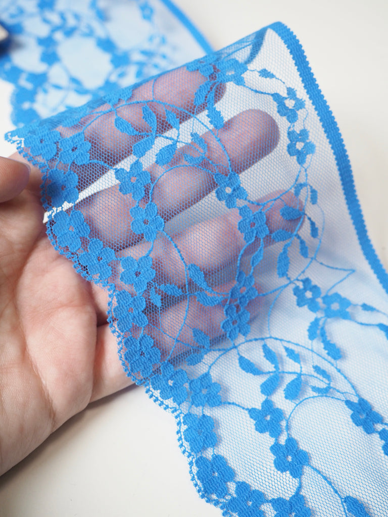 Blue Trailing Flower Scallop Lace Trim