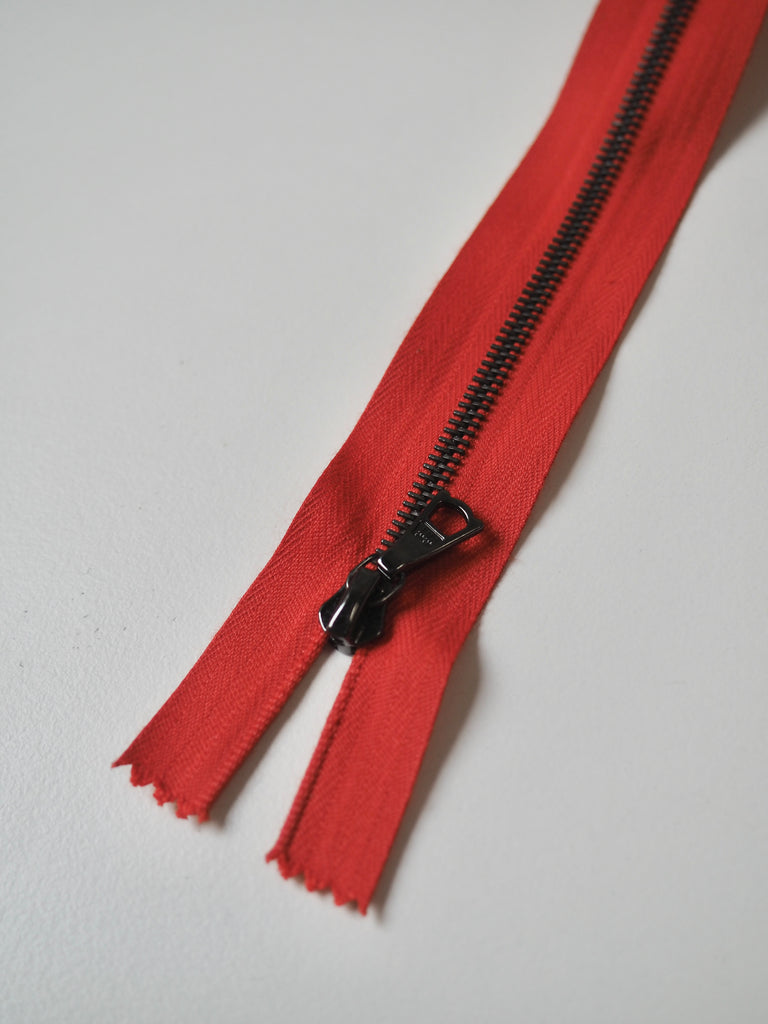 Riri 60cm/23inch Narrow Gunmetal Metal Teeth Zips