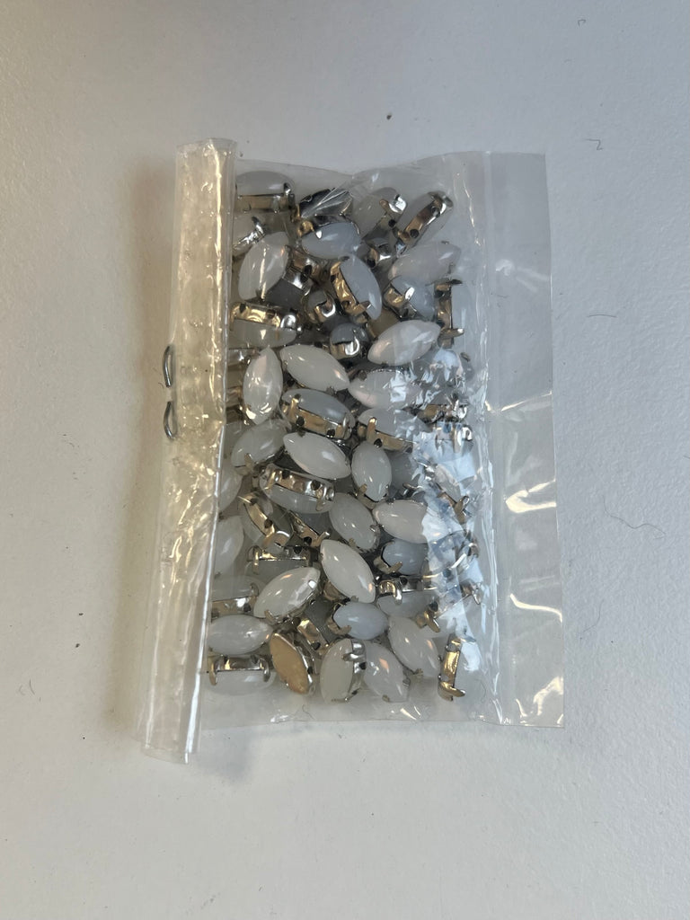 White + Silver Beads 14g