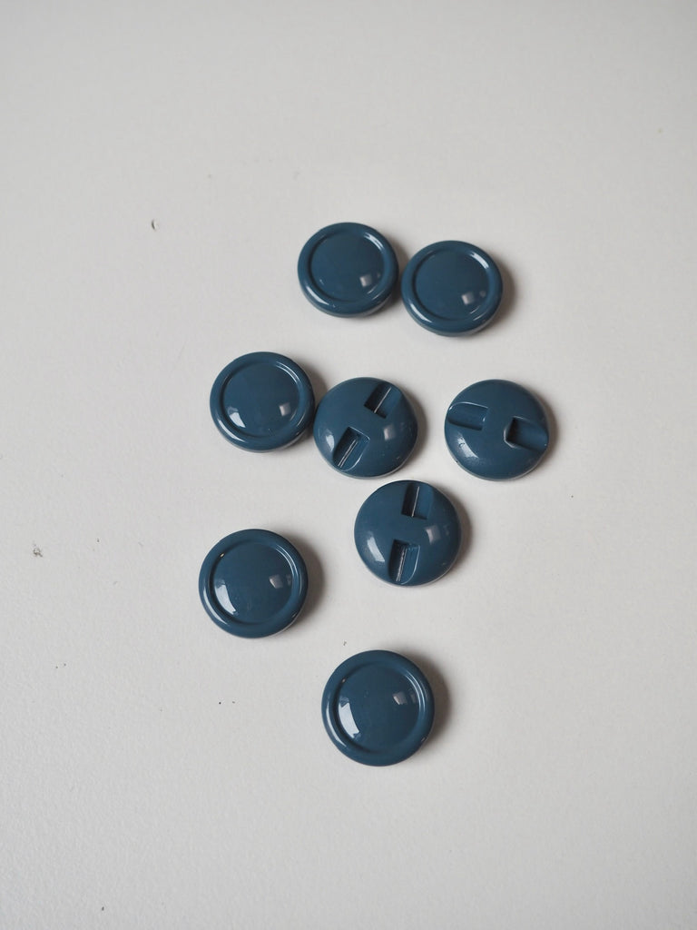 Blue Rimmed Channel Hole Buttons 18mm/28L