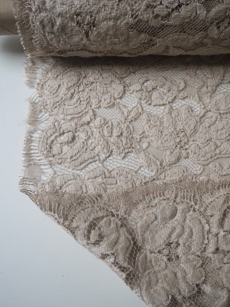 Beige Bloom Wool/Cotton Scallop Lace