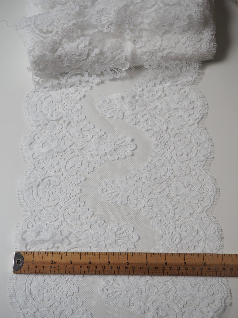 White Wave Scallop Lace Trim 26cm