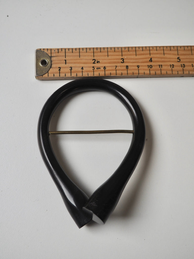 Black Twisted Horseshoe Slider 7cm