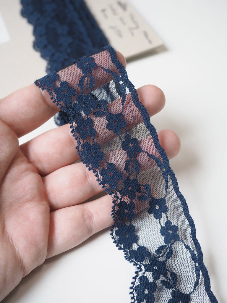 Navy Trailing Flower Scallop Lace Trim 5cm