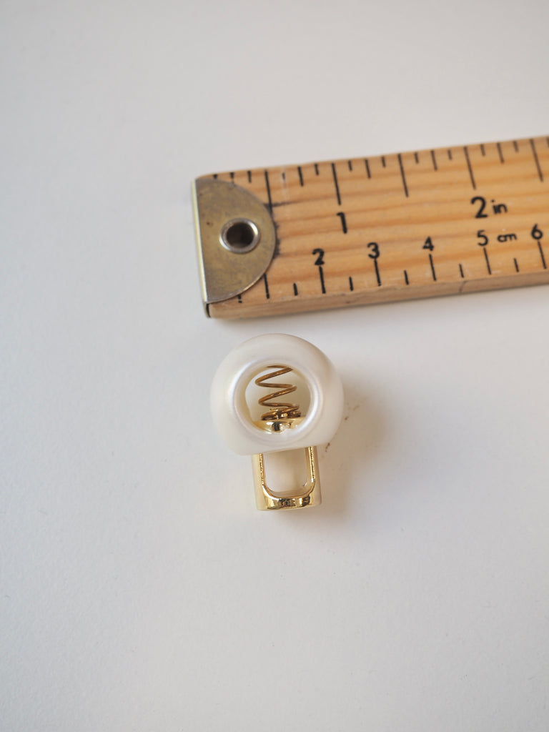 Pearl + Gold Cord Toggle 30mm