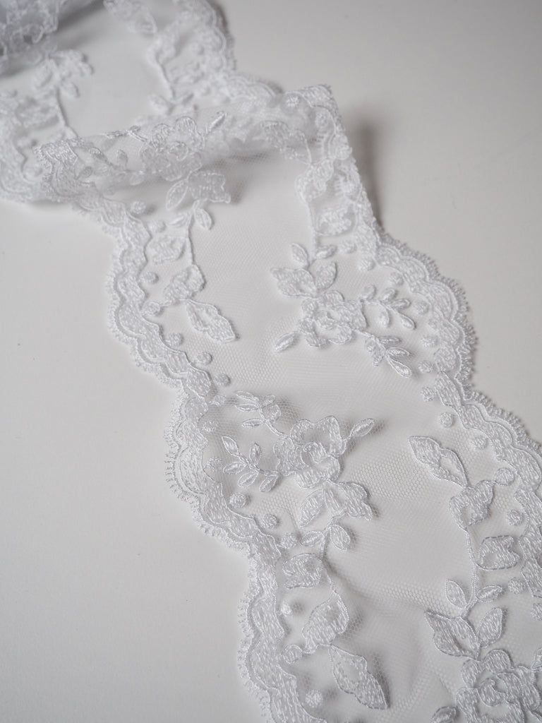 White Rose Garland Scallop Lace Trim 10cm