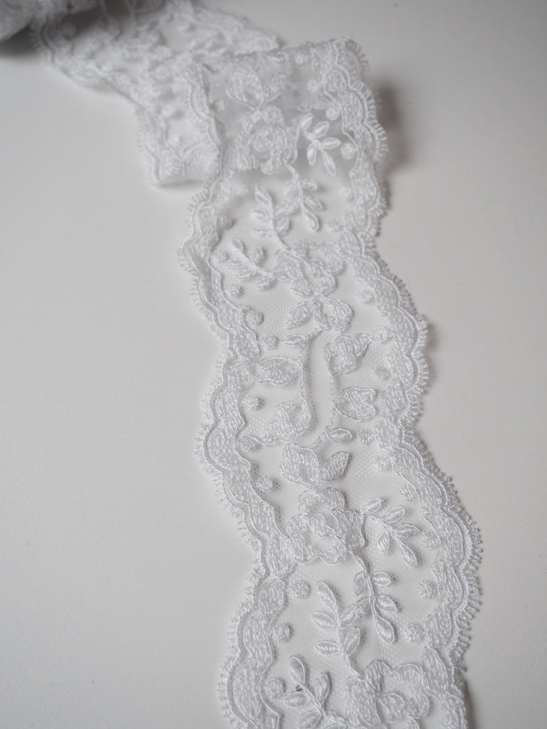 White Rose Garland Scallop Lace Trim 6cm