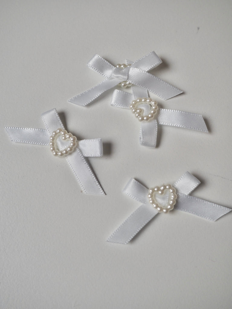 White Pearl Bow Appliqué 5cm