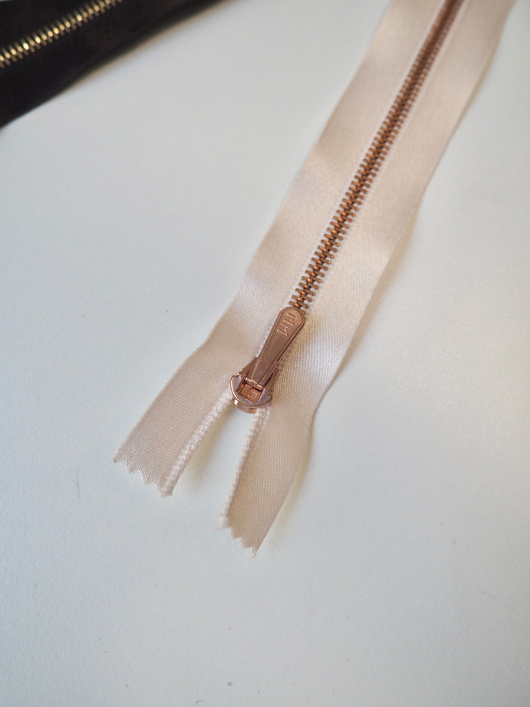 Riri 60cm/23in Satin Narrow Metal Teeth Zips