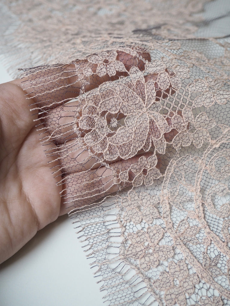 Blush Beige Swirl Scallop Eyelash Lace Trim 40cm