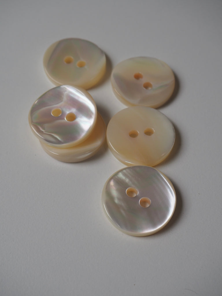 Shell Sloped Buttons 25mm