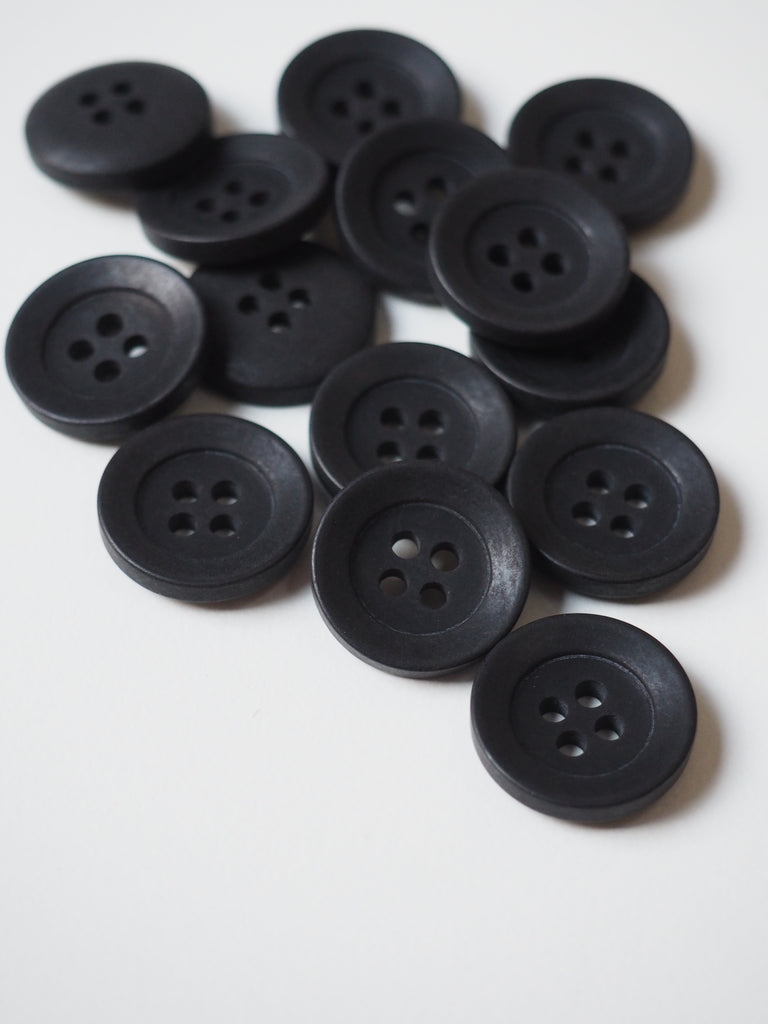 FOLK Thick-rimmed Corozo Buttons 17mm/28L
