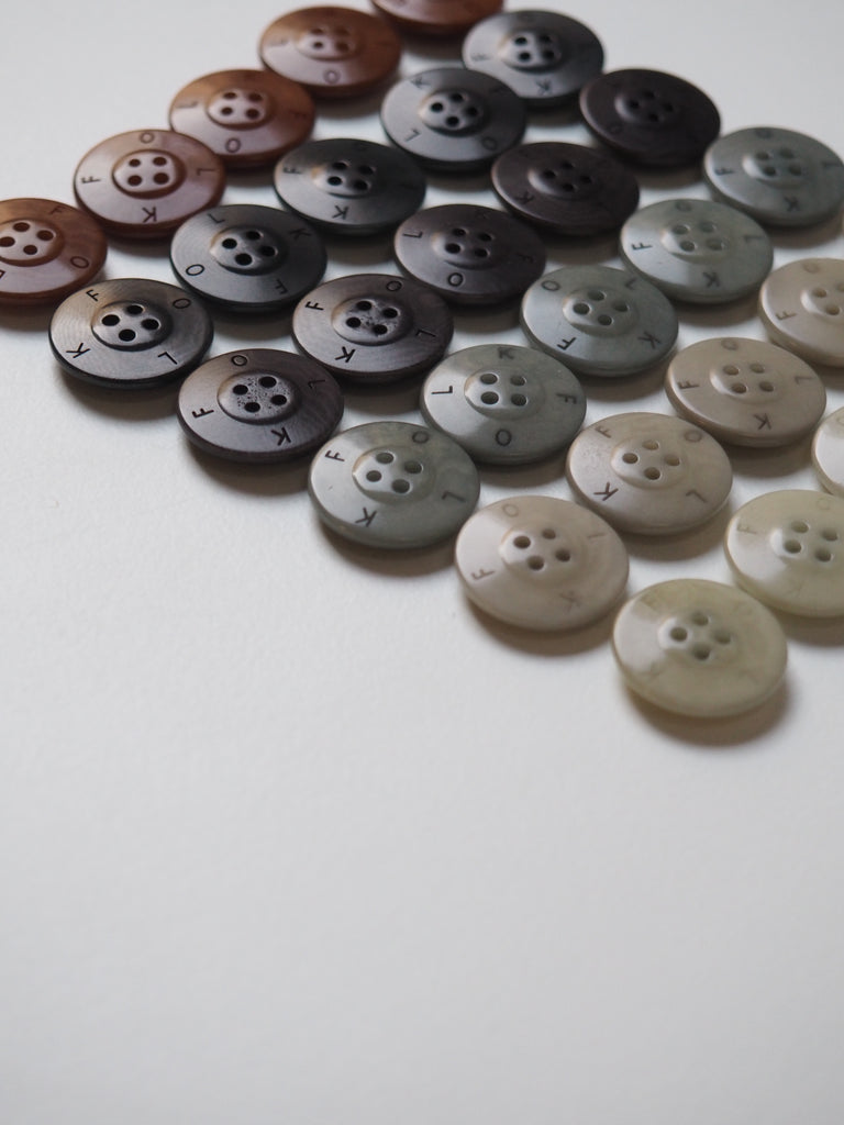 FOLK Engraved Corozo Buttons 18mm/28L